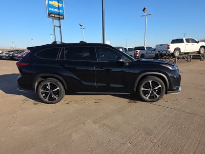 2022 Toyota Highlander XSE
