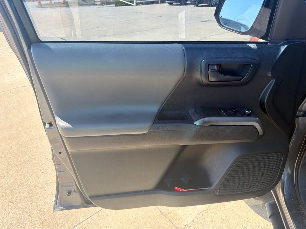 2016 Toyota Tacoma SR