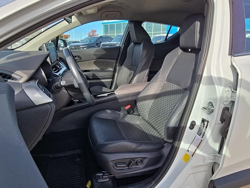 2022 Toyota C-HR XLE