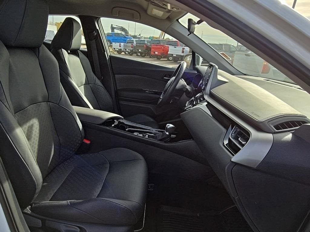 2022 Toyota C-HR XLE