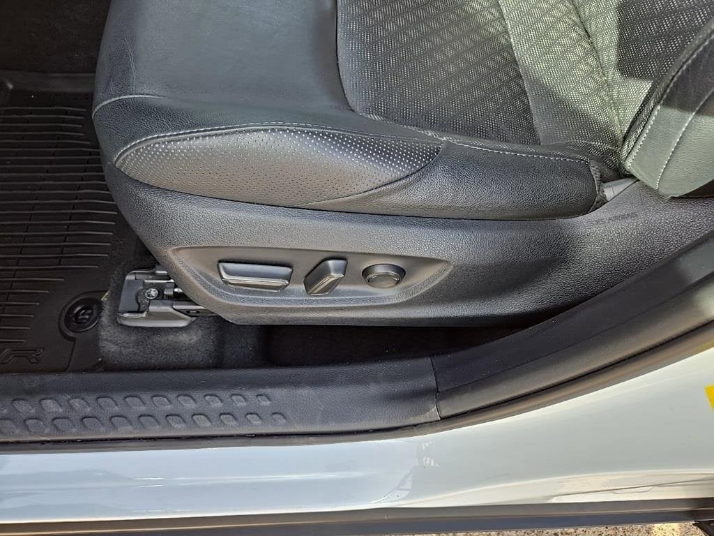 2022 Toyota C-HR XLE