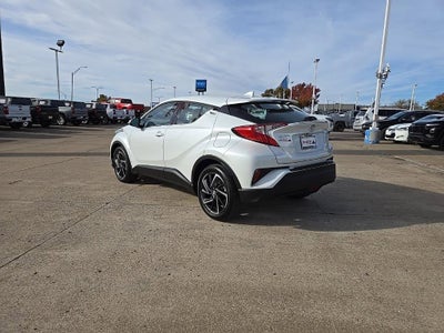 2022 Toyota C-HR XLE
