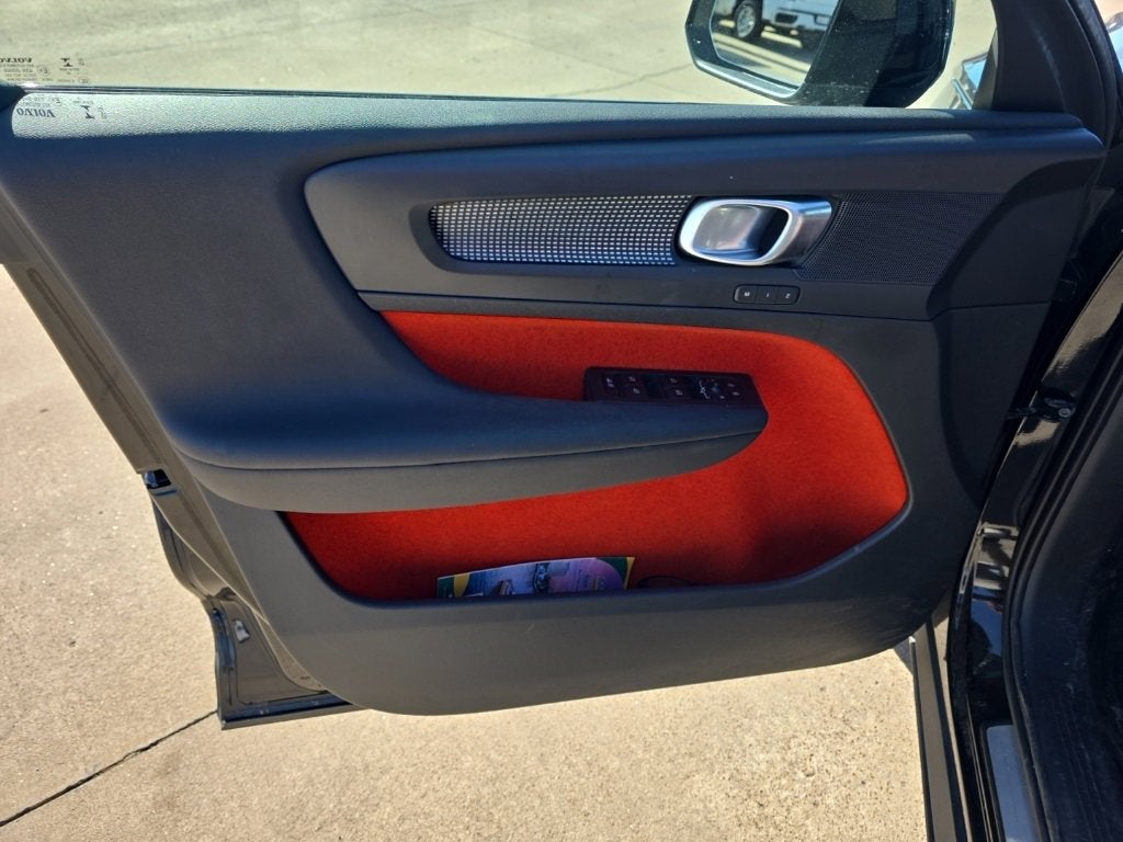 2020 Volvo XC40 R-Design