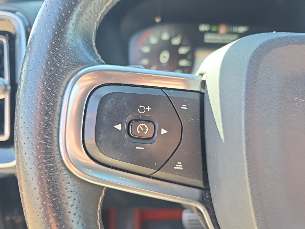 2020 Volvo XC40 R-Design