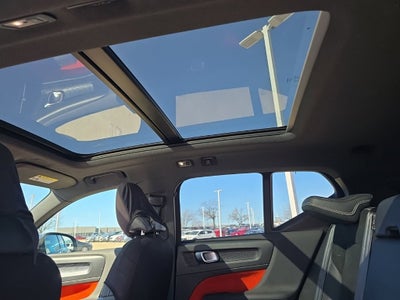 2020 Volvo XC40 R-Design